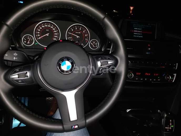 إيجار بي ام دبليو 320 (فضة), 2018 في دبي