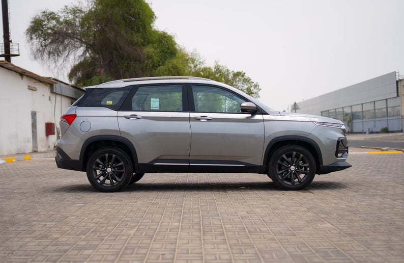 Dubai'de kiralık Chevrolet Captiva (G&uuml;m&uuml;ş), 2024
