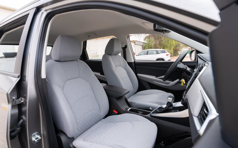 Dubai'de kiralık Chevrolet Captiva (G&uuml;m&uuml;ş), 2024
