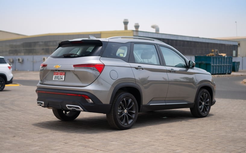 Chevrolet Captiva (Silber), 2024  zur Miete in Sharjah