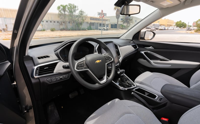 Chevrolet Captiva (Silber), 2024  zur Miete in Sharjah