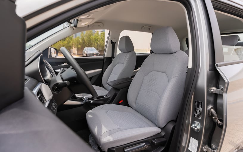 Chevrolet Captiva (Silber), 2024  zur Miete in Sharjah