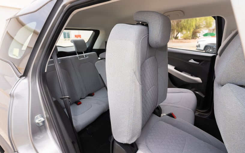 Chevrolet Captiva (Silber), 2024  zur Miete in Sharjah