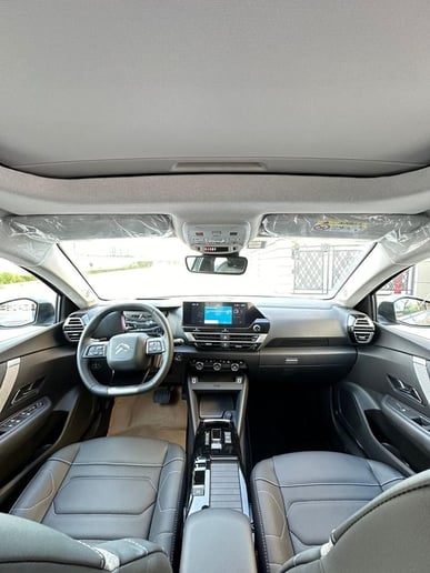 Citroen C4X (Plata), 2024 para alquiler en Dub&aacute;i