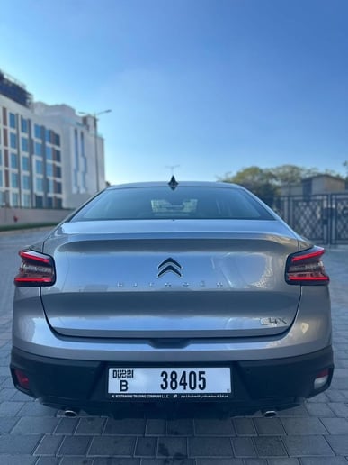 Citroen C4X (Plata), 2024 para alquiler en Dub&aacute;i