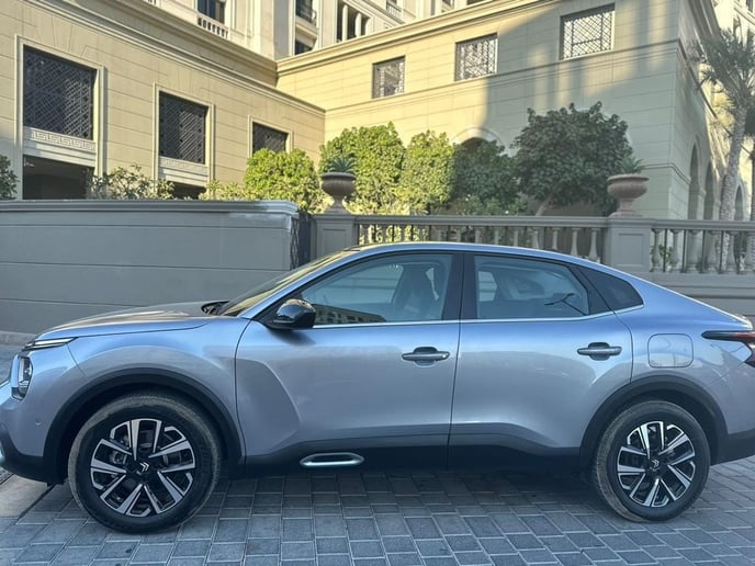 Citroen C4X (Plata), 2024 para alquiler en Dub&aacute;i