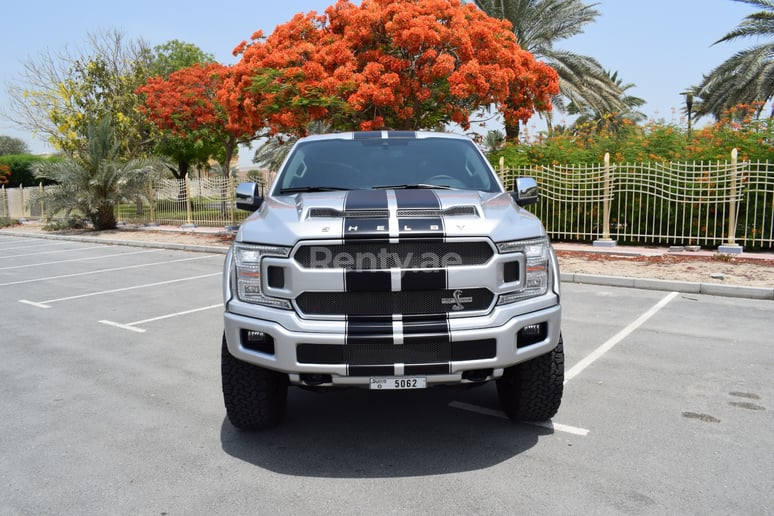 在迪拜 租 福特 F150 Shelby (银), 2018