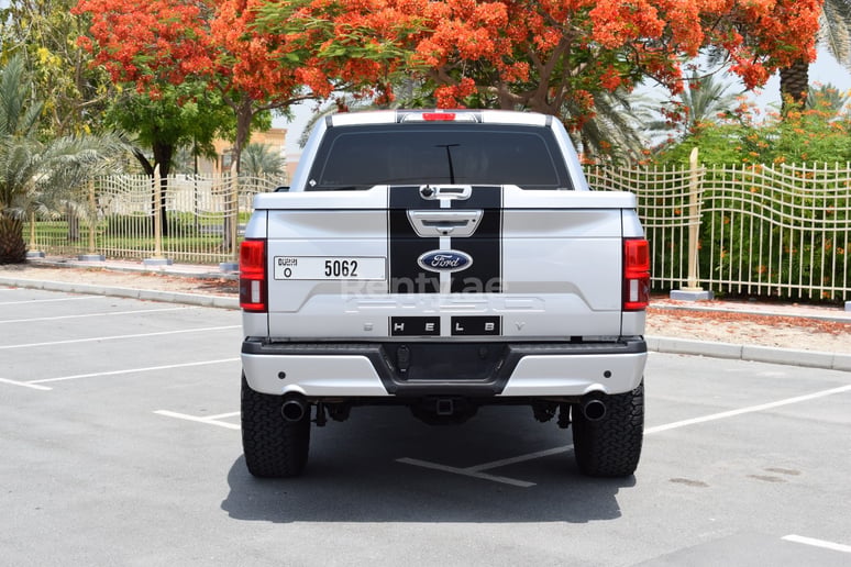 在迪拜 租 福特 F150 Shelby (银), 2018