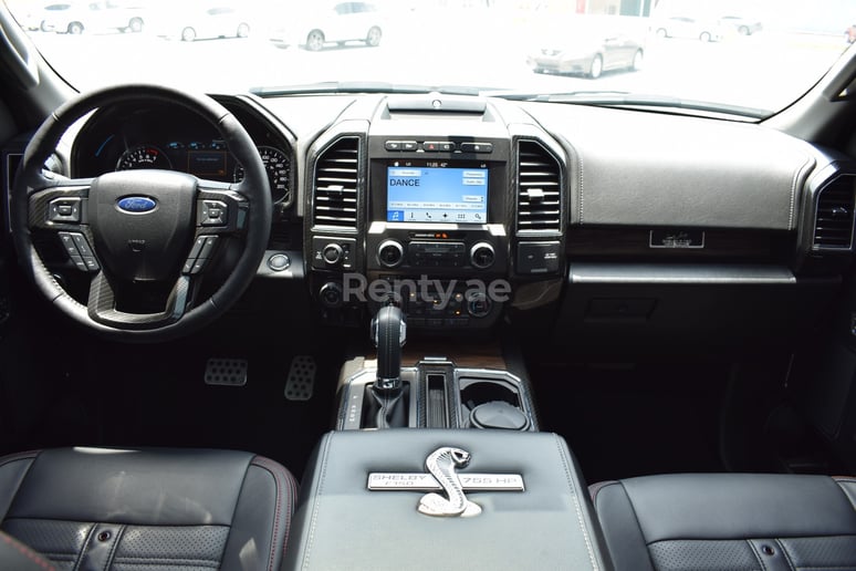 在迪拜 租 福特 F150 Shelby (银), 2018
