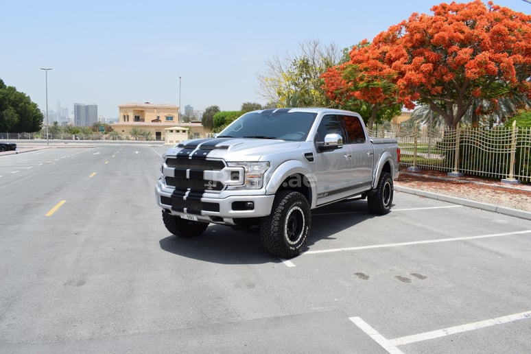 在迪拜 租 福特 F150 Shelby (银), 2018