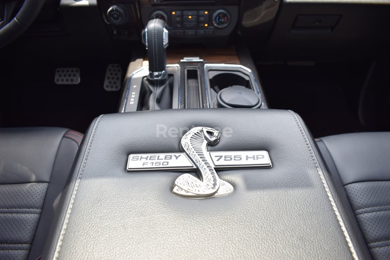 在迪拜 租 福特 F150 Shelby (银), 2018