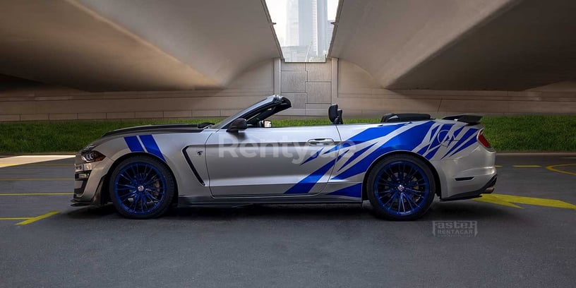 Dubai'de kiralık Ford Mustang (G&uuml;m&uuml;ş), 2019
