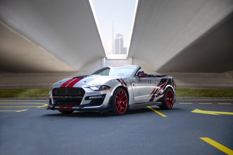 Ford Mustang (Silber), 2020  zur Miete in Dubai