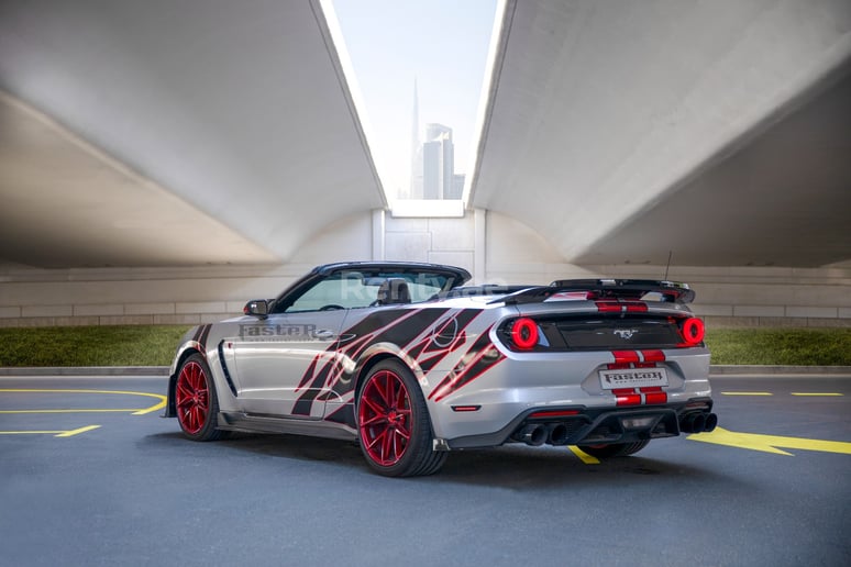 Ford Mustang (Silber), 2020  zur Miete in Dubai