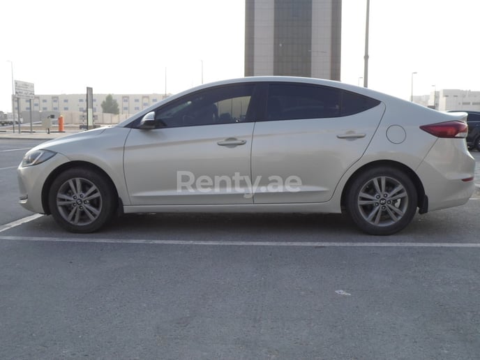 Hyundai Elantra (Silber), 2017  zur Miete in Abu Dhabi