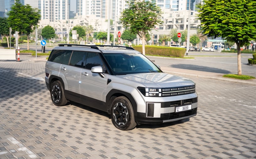 Hyundai Santa Fe (Argento), 2025 in affitto a Sharjah