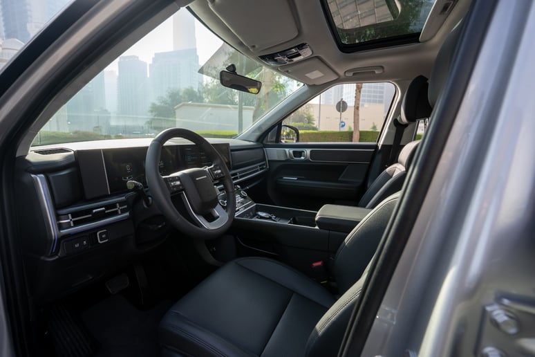Hyundai Santa Fe (Argento), 2025 in affitto a Sharjah