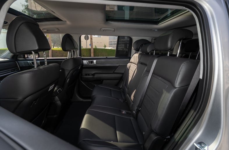 Hyundai Santa Fe (Argento), 2025 in affitto a Sharjah