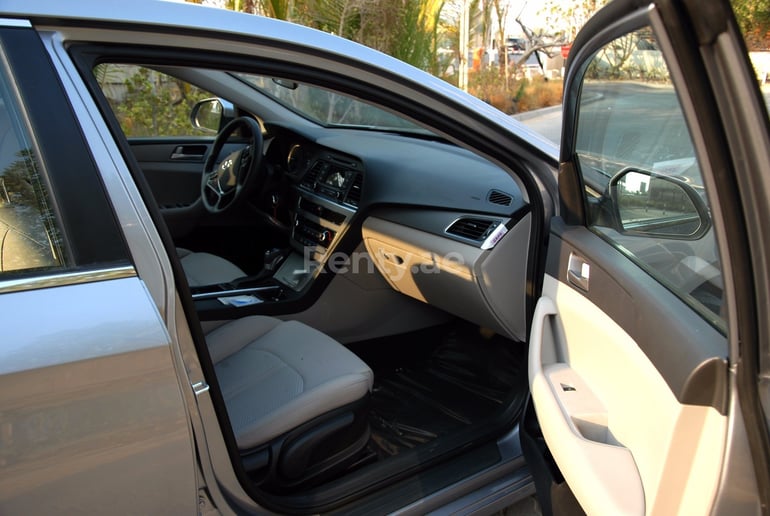 Hyundai Sonata (Argent), 2017 &agrave; louer &agrave; Duba&iuml;