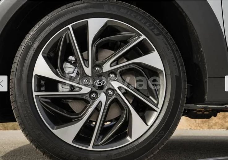 Hyundai Tucson (Plata), 2020 para alquiler en Dub&aacute;i