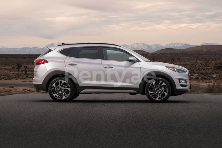 Hyundai Tucson (Plata), 2020 para alquiler en Dub&aacute;i