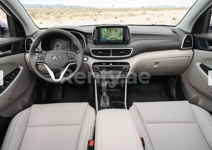 Hyundai Tucson (Plata), 2020 para alquiler en Dub&aacute;i