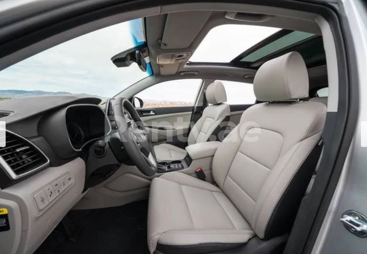 Hyundai Tucson (Plata), 2020 para alquiler en Dub&aacute;i