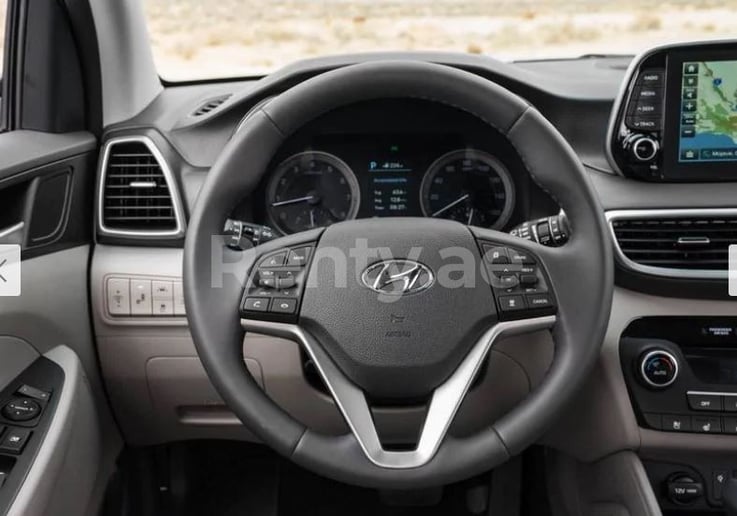 Hyundai Tucson (Plata), 2020 para alquiler en Dub&aacute;i