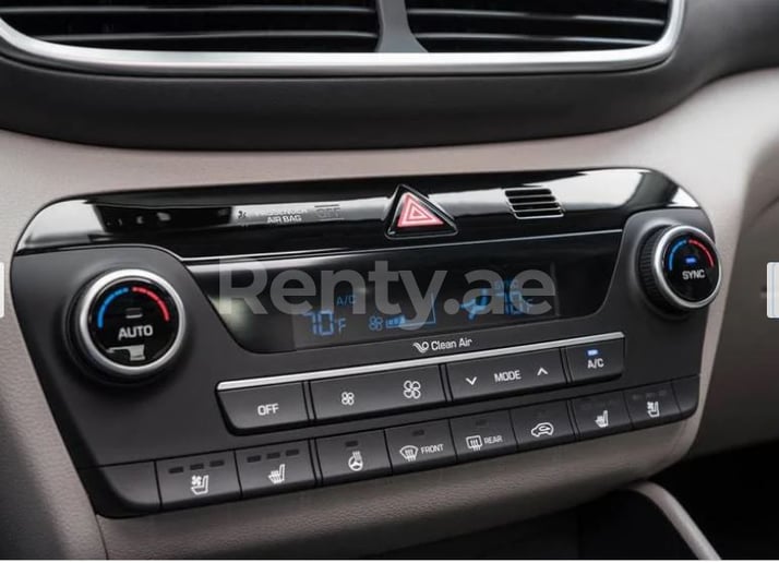 Hyundai Tucson (Plata), 2020 para alquiler en Dub&aacute;i