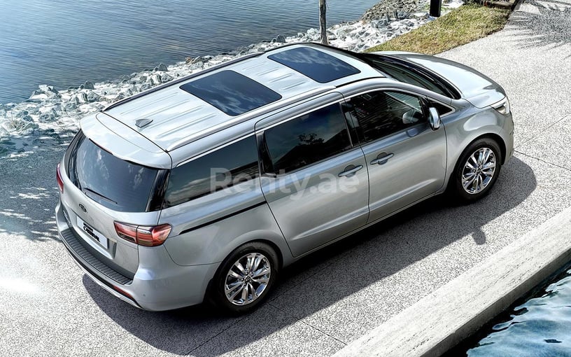 KIA Carnival (Silver), 2018 for rent in Dubai