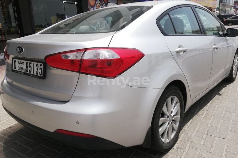 KIA Cerato (Серебро), 2016 для аренды в Дубай