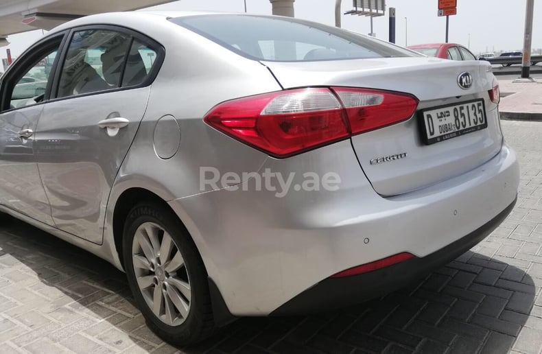 KIA Cerato (Серебро), 2016 для аренды в Дубай