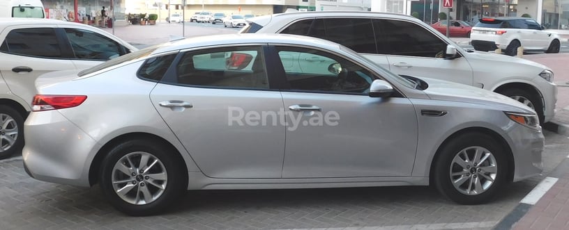Dubai'de kiralık KIA Optima (G&uuml;m&uuml;ş), 2017
