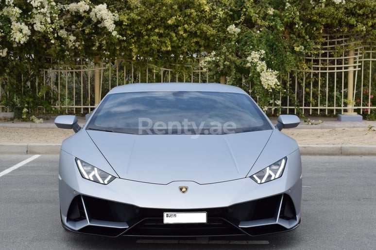Lamborghini Evo (Argento), 2020 in affitto a Dubai