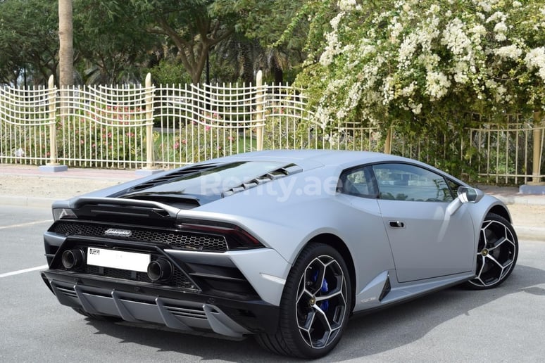 Lamborghini Evo (Argento), 2020 in affitto a Dubai