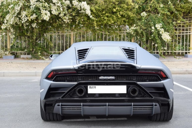 Lamborghini Evo (Argento), 2020 in affitto a Dubai