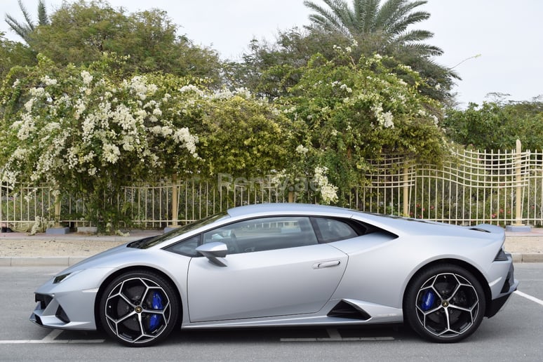 Lamborghini Evo (Argento), 2020 in affitto a Dubai