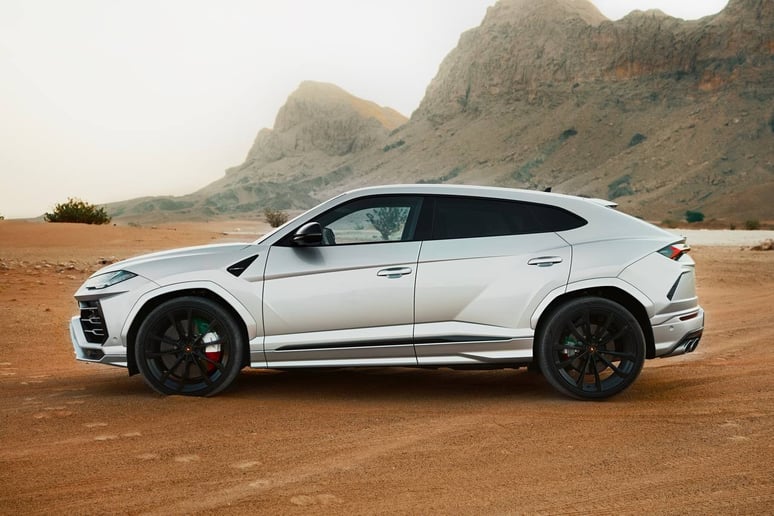 Lamborghini Urus (Zilver), 2021 te huur in Dubai