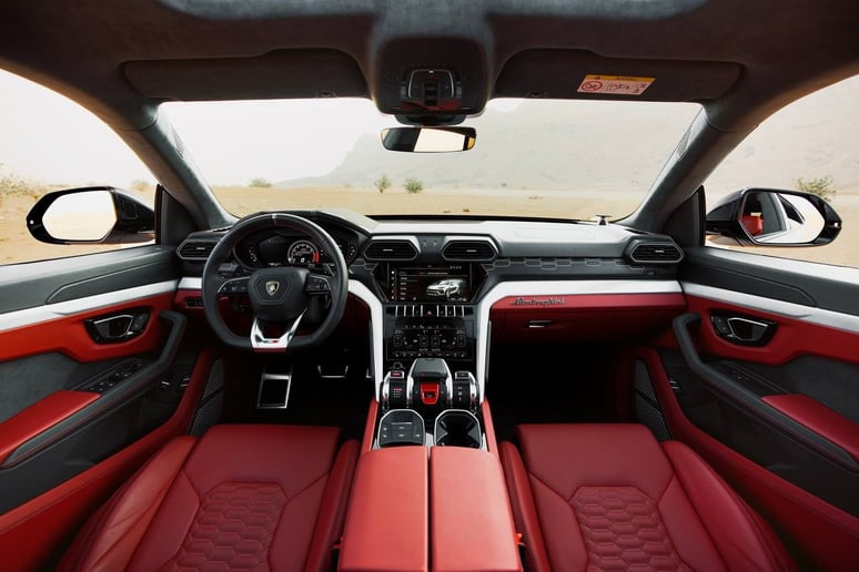 Lamborghini Urus (Zilver), 2021 te huur in Dubai