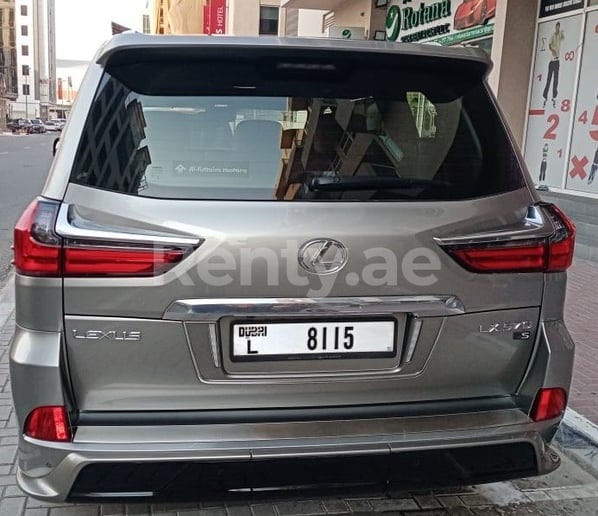 Lexus LX 570 (Argent), 2019 &agrave; louer &agrave; Duba&iuml;