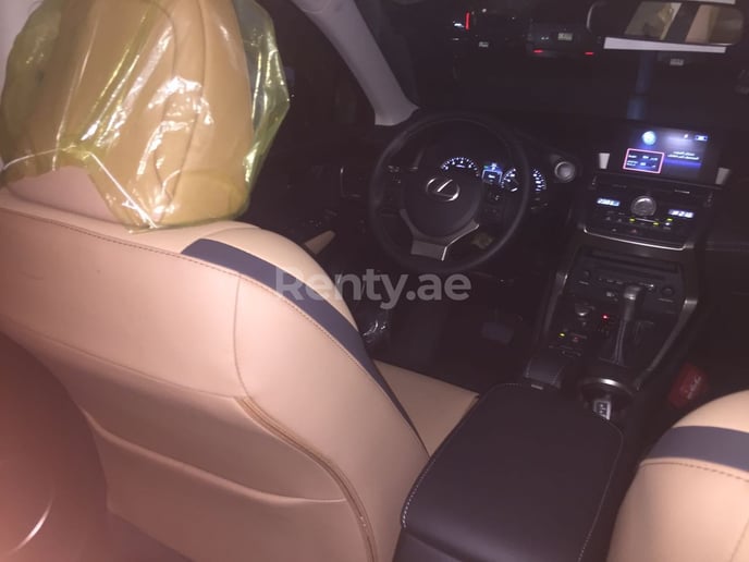 LEXUS NX 200 (Silber), 2018  zur Miete in Dubai
