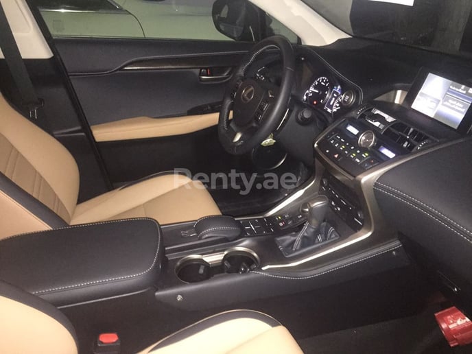 LEXUS NX 200 (Silber), 2018  zur Miete in Dubai