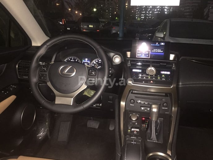 LEXUS NX 200 (Silber), 2018  zur Miete in Dubai