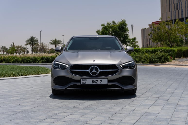 Mercedes C200 (Argent), 2022 &agrave; louer &agrave; Ras Al Khaimah
