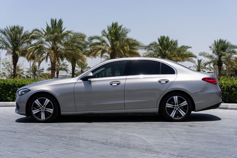 Mercedes C200 (Argent), 2022 &agrave; louer &agrave; Ras Al Khaimah