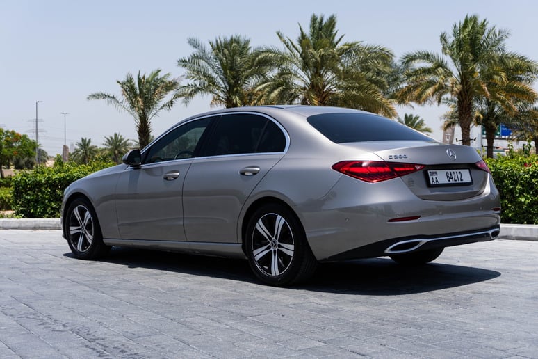 Mercedes C200 (Argent), 2022 &agrave; louer &agrave; Ras Al Khaimah