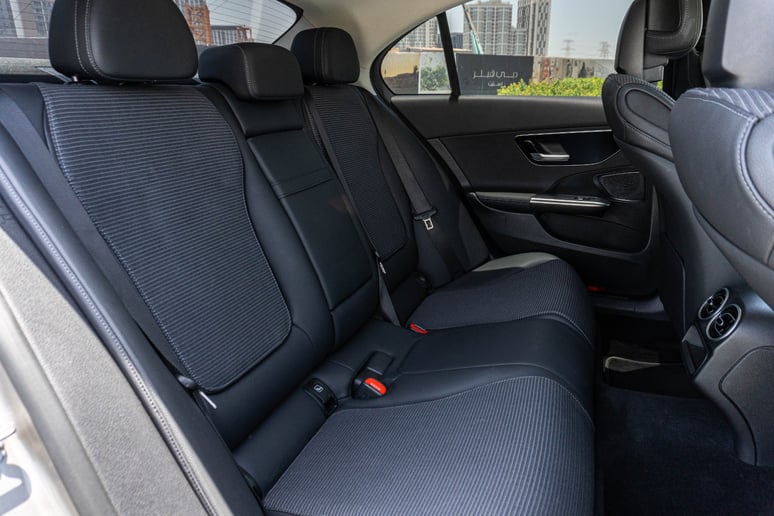 Mercedes C200 (Argent), 2022 &agrave; louer &agrave; Ras Al Khaimah
