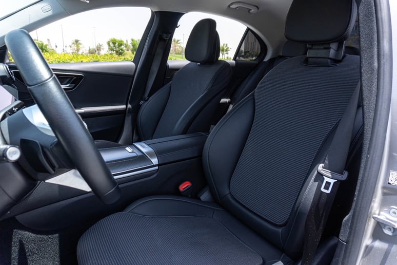 Mercedes C200 (Argent), 2022 &agrave; louer &agrave; Ras Al Khaimah