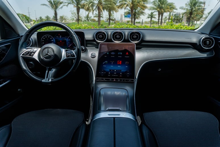 Mercedes C200 (Argent), 2022 &agrave; louer &agrave; Ras Al Khaimah