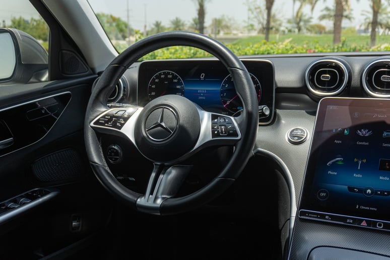 Mercedes C200 (Argent), 2022 &agrave; louer &agrave; Ras Al Khaimah